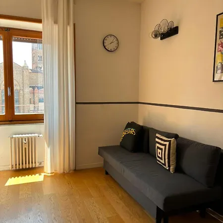 One Step Apartment *